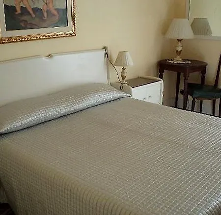 Rubens Bed & Breakfast 2*